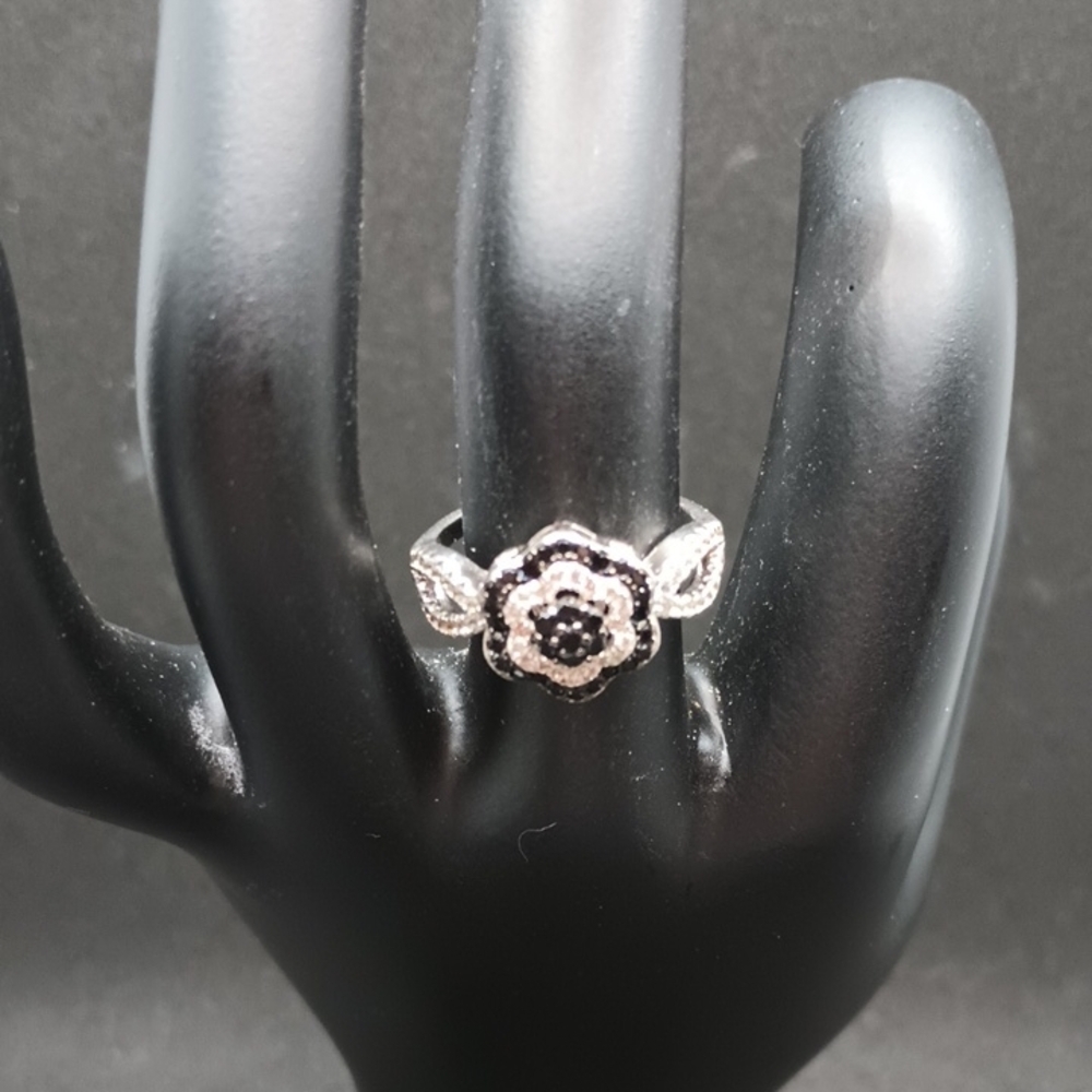 Size 7 Black Spinel and Sterling Silver Floral Ring